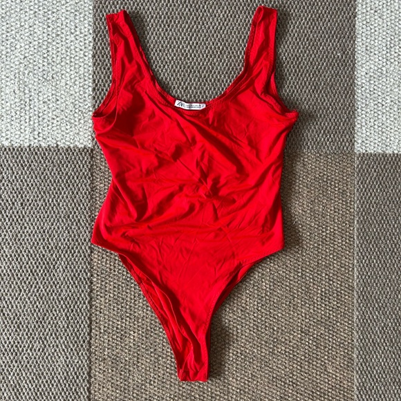 Zara Red and Black Scoop-Neck Bodysuits - Picture 5 of 5